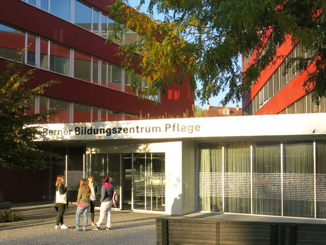 Referenz Berner Bildungszentrum Pflege, Haupteingang Informationssystem