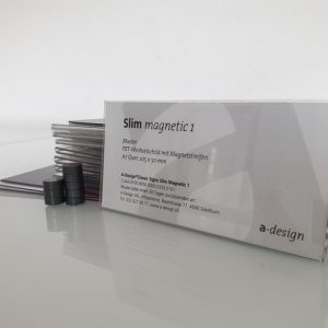 Türschilder Slim Magnetic dargestellt und Musterbeispiel mit einer Detailansicht