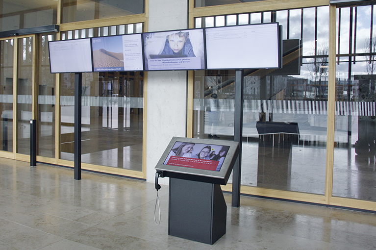 Referenz Terminal, Digitaler Portier, Eingang vom Campus Muttenz FHNW