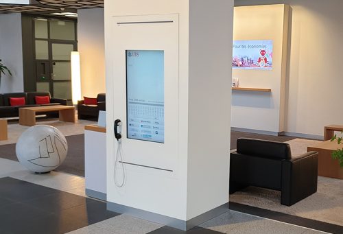 UBS Referenz in Lausanne, virtueller Portier im Eingangsbereich
