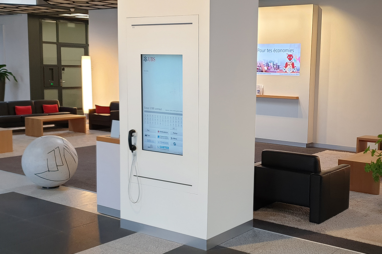 UBS Referenz in Lausanne, virtueller Portier im Eingangsbereich