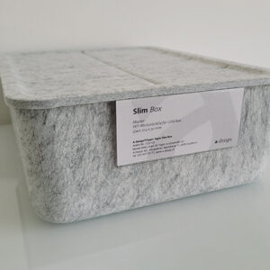USM-Filzbox mit einem aufgestecken Wechselschild und beispielhafter Beschriftung.